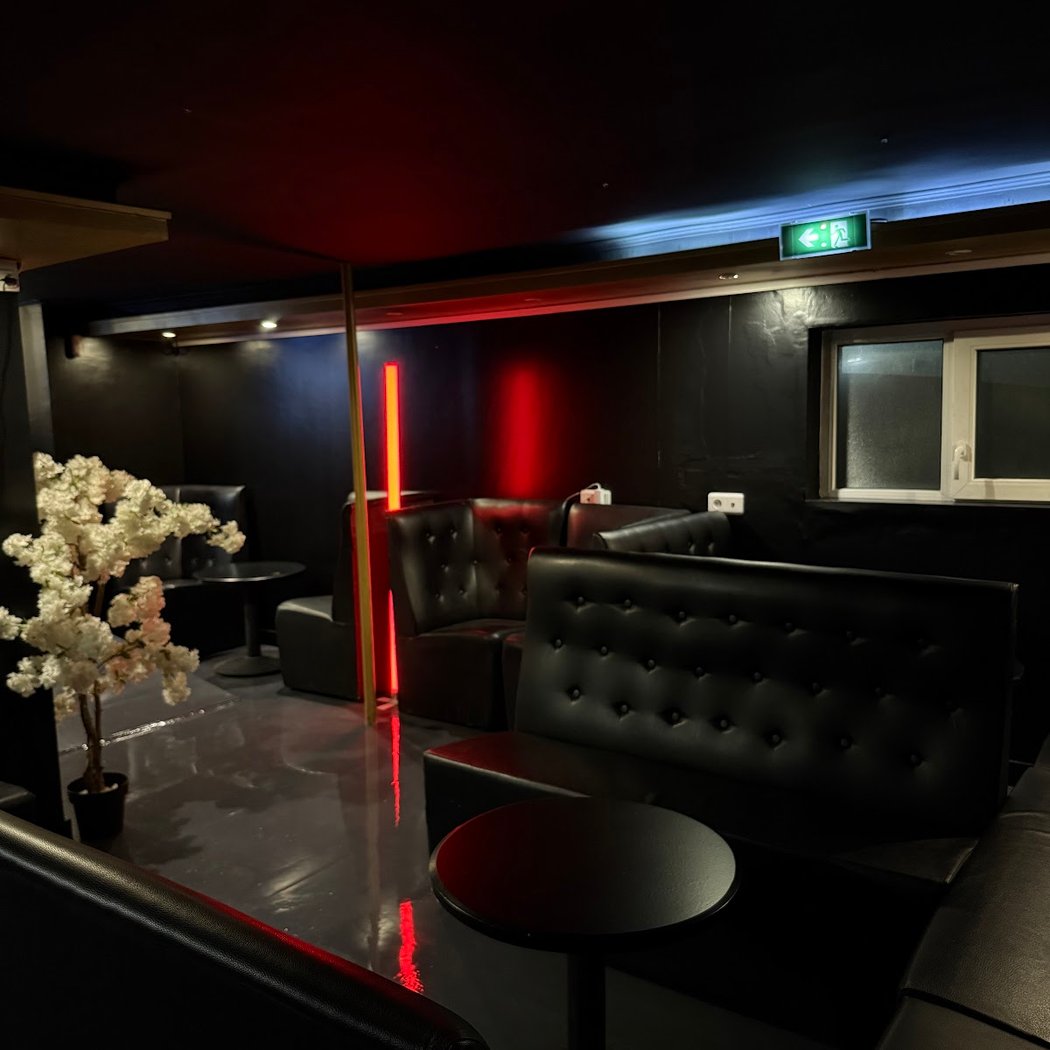 Stadium Lounge 2